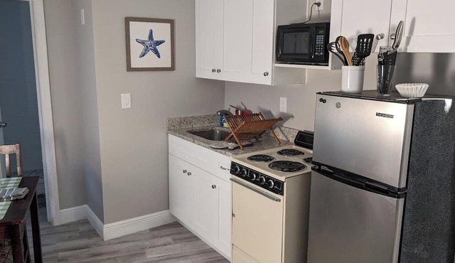 Cozy and Comfortable Studio Apt. Steps to Treasure Island Beach!