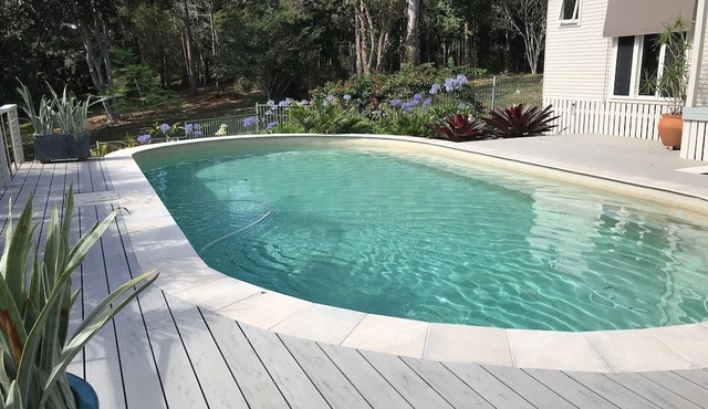 A great getaway for two. Private and peaceful.