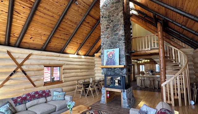 Golden Pond, Secluded & Spacious Waterfront Oasis