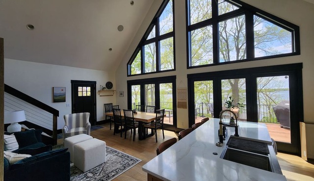 Lake house with stunning views of Roberds Lake year round!