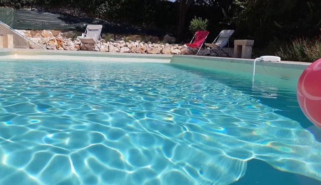 Maison familiale spacieuse pour 8 personnes, piscine, calme et climatisation!