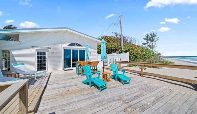 Seagrape Beachfront Cottage - Direct Oceanfront