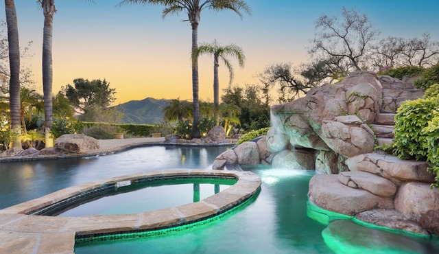 Le Grand Chateau by AvantStay | Stylish Estate w/ Pool, Sauna, & Views