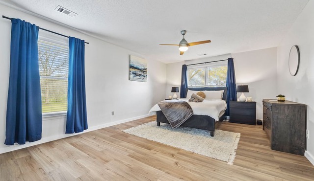 Nature's Haven w/Backyard, Firepit, Luxe bath, WFH