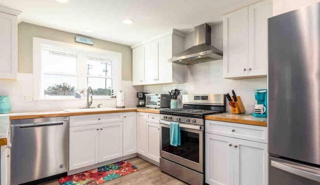 Water View w/ 2 Bedrooms and Large Porch
