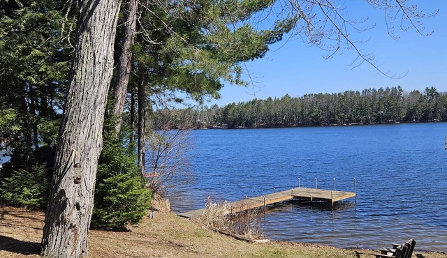 Cozy waterfront cottage on Lower Post Lake. Family- friendly.