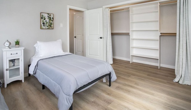 2020 Remodel, 1/2 Mile to Restaurants, Shopping, Hiking, Dog Park.