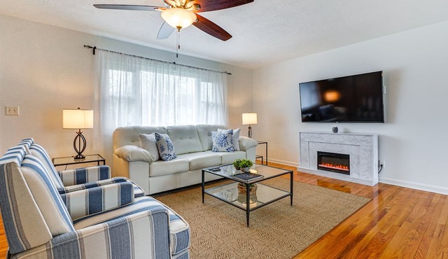 Cozy Reynoldsburg Home w/ Yard: 8 Mi to Columbus!