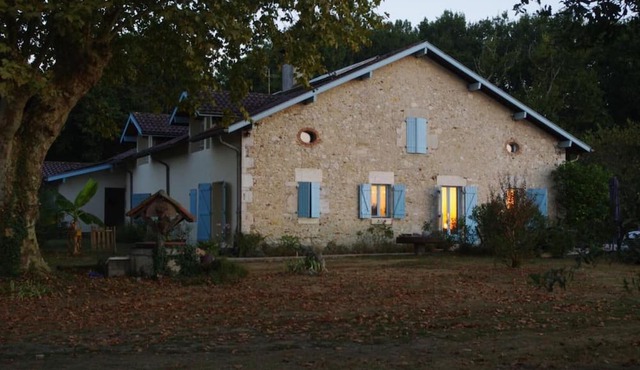 Guest House 'Chambre D'hote Albizia' with Mountain View, Wi-Fi and Air Conditioning