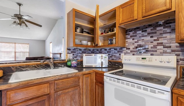 Cozy 3BR Indy Home: Pets, Parking, Family-Ready