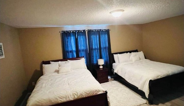 One bedroom Full Bath in Lancaster