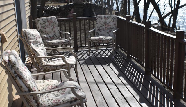 Lakehouse family retreat on 800 acre lake.