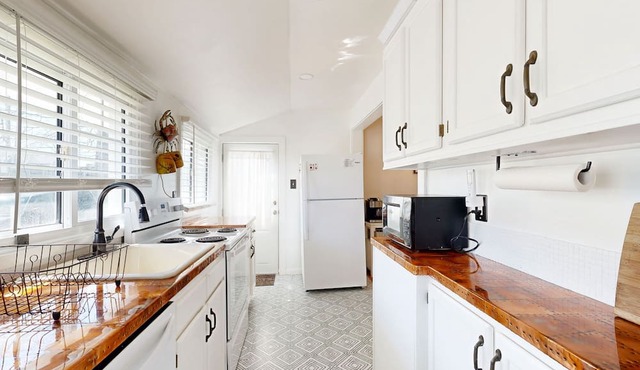 Charmingly restored, dog-friendly retreat with great deck & walkable location