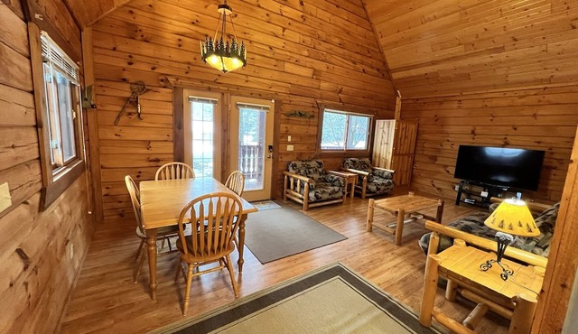 Cozy Cabin. Great yard for fires or grilling! Bring the whole family!