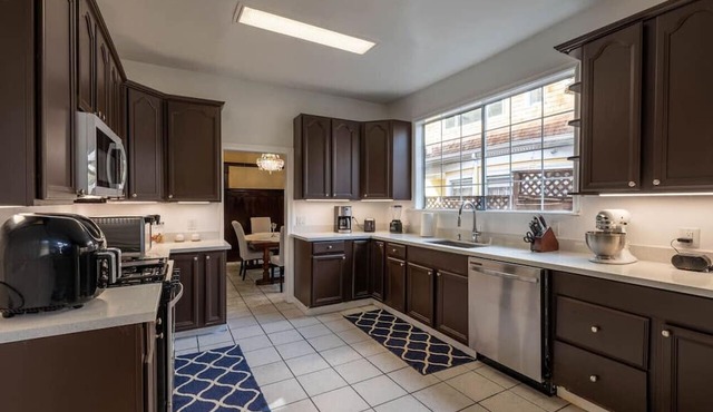 Room in Berkeley Bliss w/ Modern Comforts