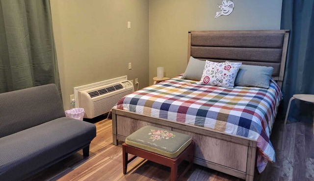 Cozy & Private Studio Suite