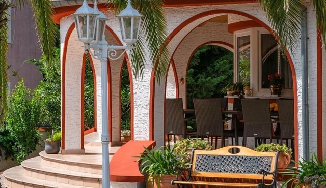 Small Castle Comfortable holiday residence