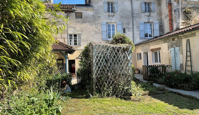 Jolie Maison en Coeur de Village, Commerces et Rando à Pieds, Animaux Acceptés