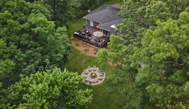 HOT TUB - 20min to Capitol - Deck - Yard - Firepit