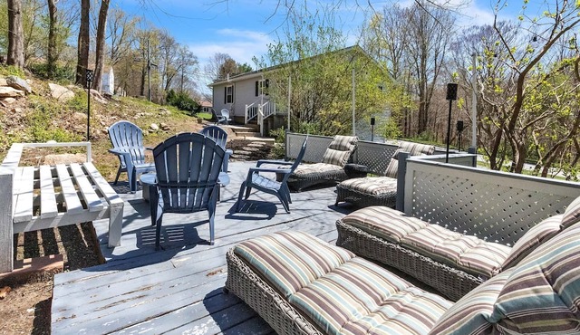 Cozy Home near Downtown & Olde Mistick Village