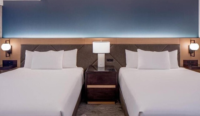 Queen Room Near CenturyLink SAN