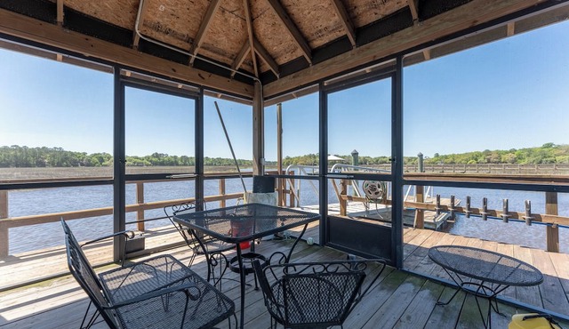 Deepwater Dock, Kayaks, Marsh Views, Sleeps 10!
