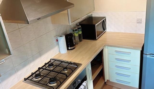 2 Bed Apartment - short and long term stay Balcony & Lakeview