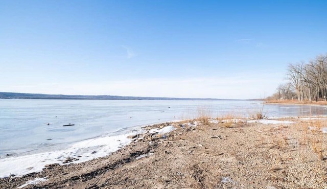 SUNSET LODGE - Spacious 3BD with Beachfront Views