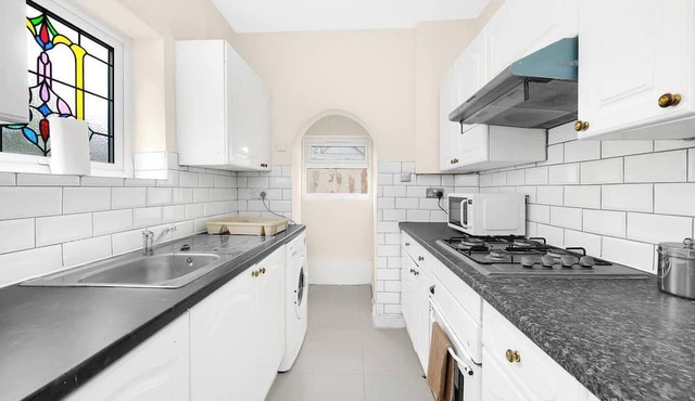 Pass the Keys | Olu no.9 - · Stylish 3 bed house with parking