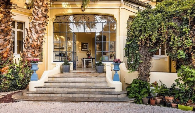 66C1 - Stay in a château