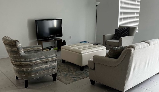 Entire Brand New House 5 Bedrooms + 2.5 Bath. Close to Legoland, Orlando ,Tampa