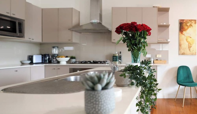 Large double story, close to Brisbane CBD in a gorgeous leafy inner north suburb