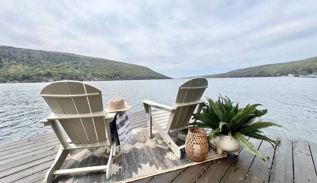 Skaneateles Lake Escape: Cozy 2BR Waterfront Retreat