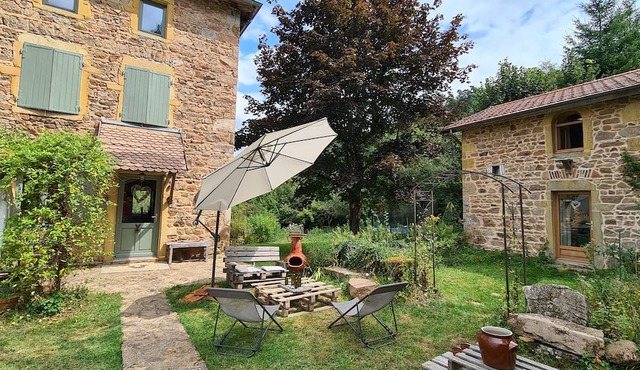 Family home in green Beaujolais