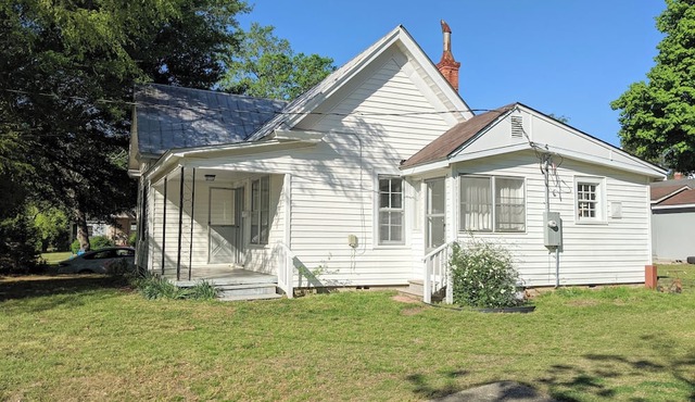Quaint Hideaway in the Heart of Clayton