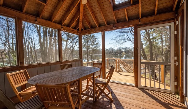 Waterfront nature retreat, contemporary home w/pier by Annapolis. Pet Friendly!
