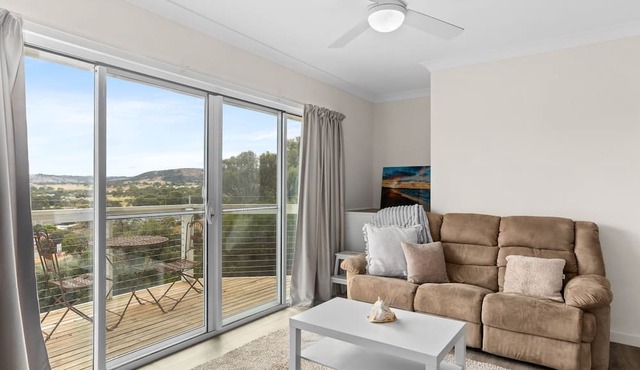 The Nest Holiday Retreat, 18 Laxton St, McCracken