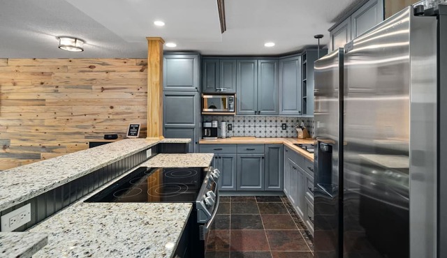 Private Modern Cabin with Lake Access, Kayaks, Games, Firepit Dogs Welcome!