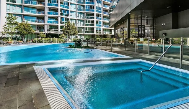 1-Bedroom Riverfront Apartment with Pool