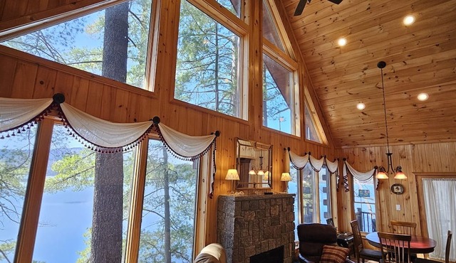 Schroon Lake Waterfront - Sleeps 10