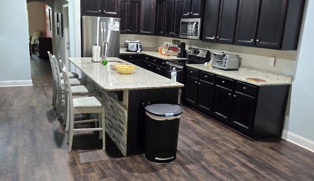 5 bedroom 3 full baths 6 miles from the beach.