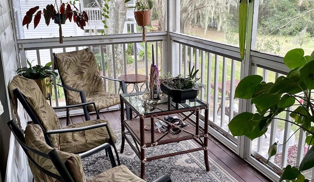 Quiet and convenient bedroom and private bath by Orlando