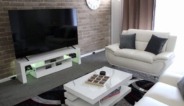 Your Stonecliffe Escape - Convenient location with a peaceful community feel!