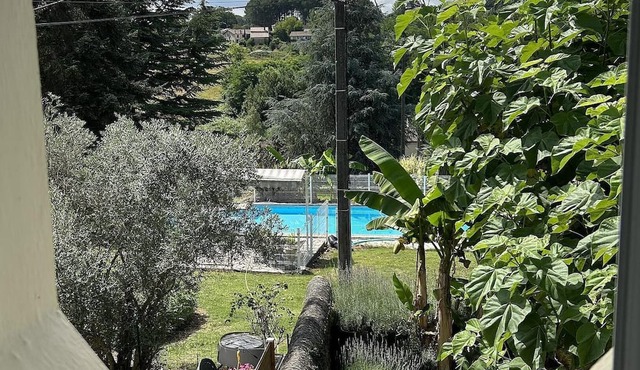 Bed and Breakfast 'Chambres Dans L'entre 2 Mers' with Shared Pool, Wi-Fi and Air Conditioning