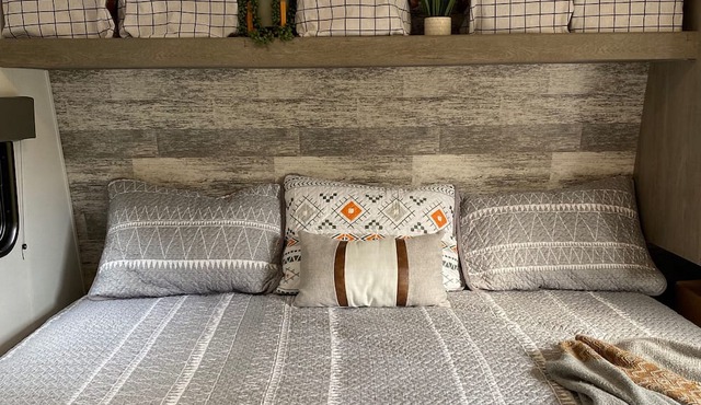 Mullen Ridge Happy Glamper, enjoy the beautiful outdoors with indoor luxuries!