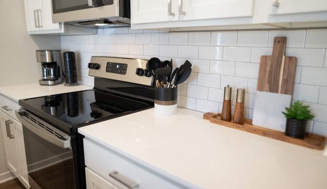 King Bed | 1.5 Bath | Apartment | NE Side GR