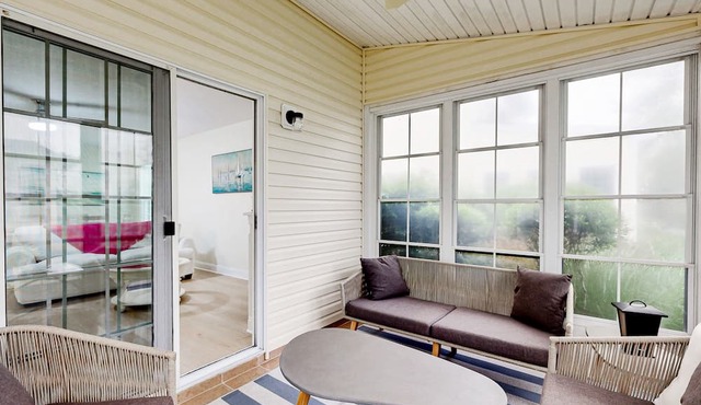 Keys of Marsh Harbor townhome with pool/tennis access, private patio & fireplace