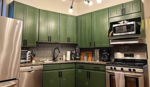7B/3BA Private Unit in Lincoln Park near Wrigley