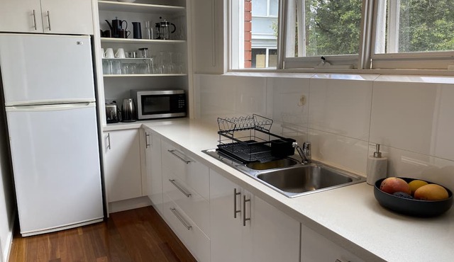 Beautiful 2BR Scotch-Hill retreat in leafy Hawthorn (4km to MCG, 6km to CBD)