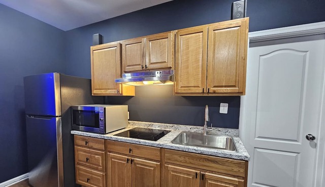Cozy One Bedroom Basement Apartment